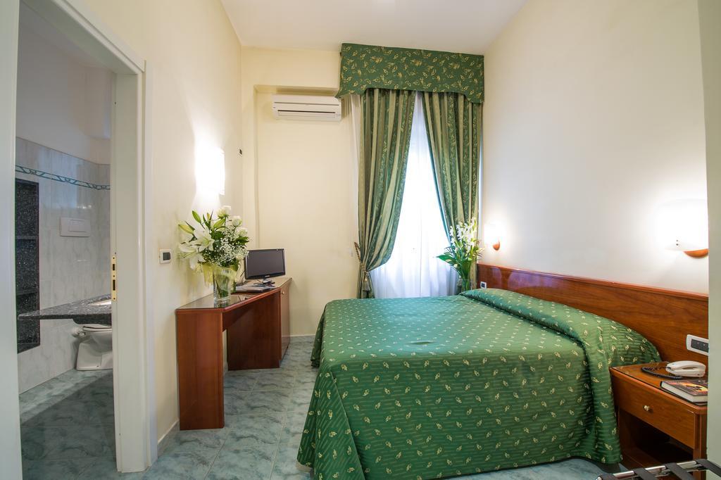 Hotel Giulio Cesare Rapallo Zimmer foto
